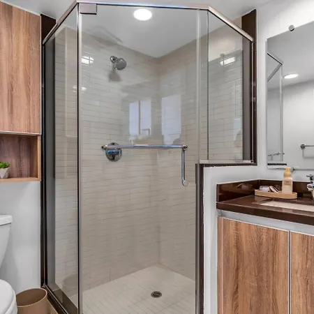 Luxury & Modern 3 Bedroom & 3 Bathroom Penthouse In Santa Monica With Free Parking Los Angeles Exterior photo