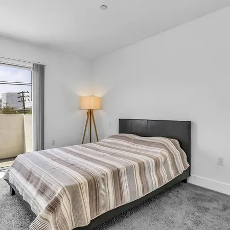 Luxury & Modern 3 Bedroom & 3 Bathroom Penthouse In Santa Monica With Free Parking Los Angeles Exterior photo